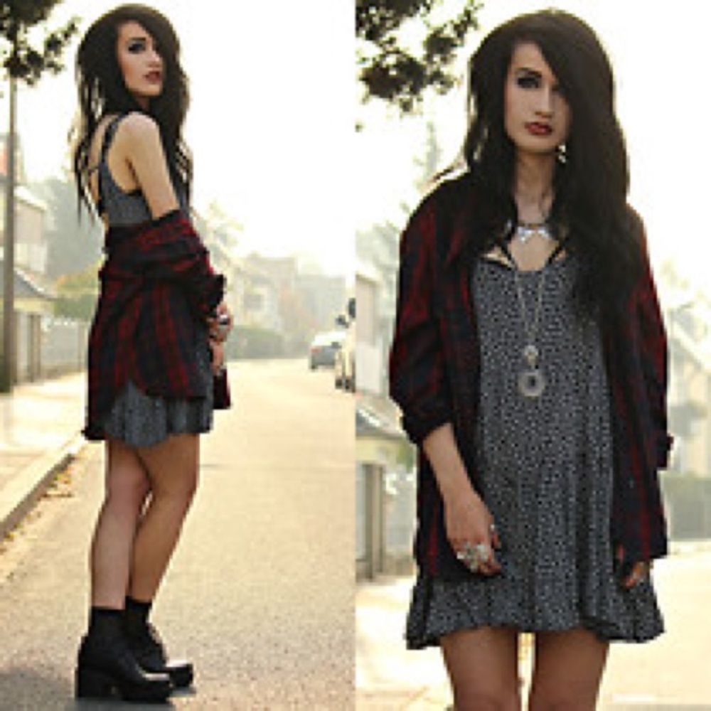 Brandy Melville Ditzy Floral Ruffle Low Back Dress - Picture 6 of 16